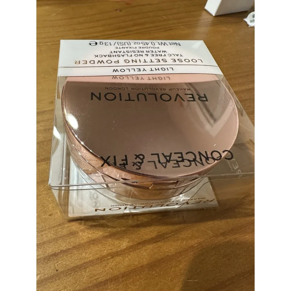 Makeup Revolution Conceal & Fix Setting Powder Light Yellow 2pc Lot New